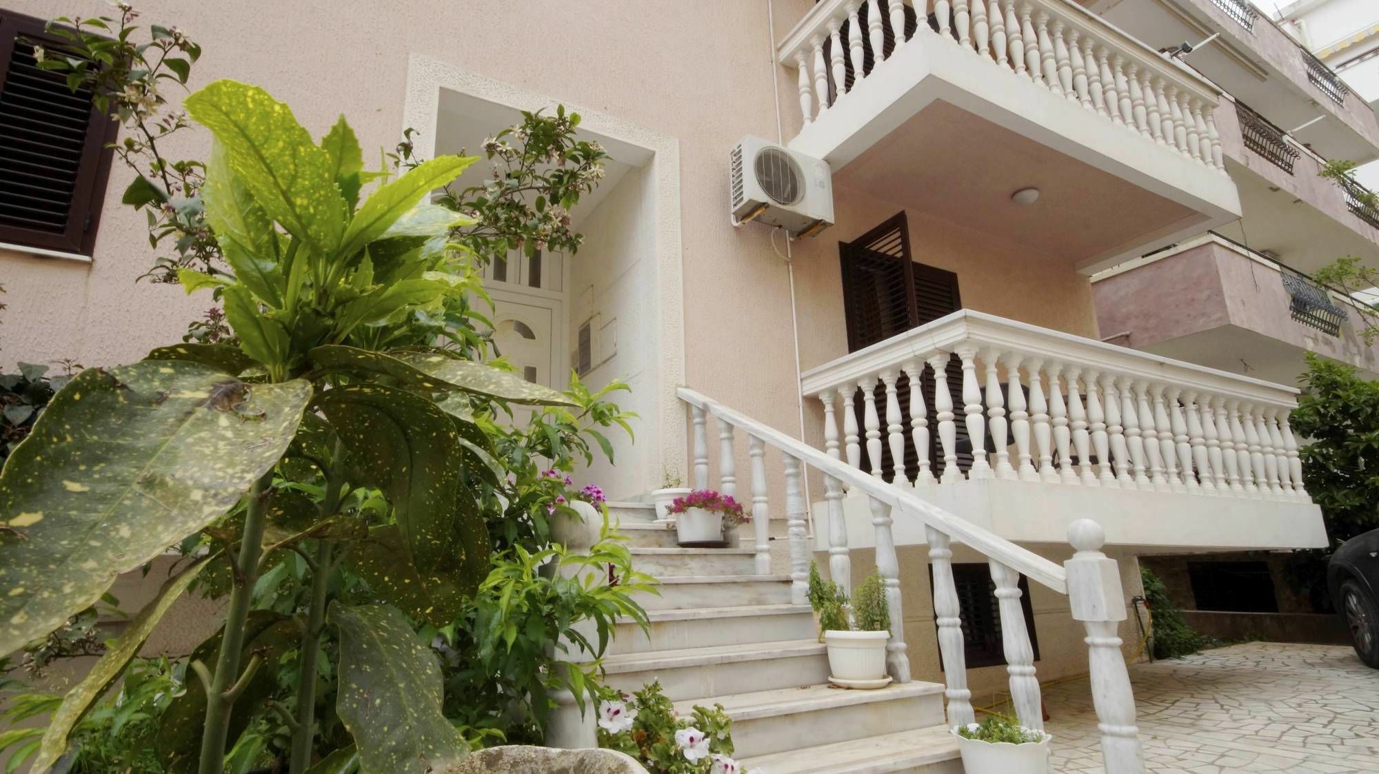 Apartment Glomazic Budva Buitenkant foto